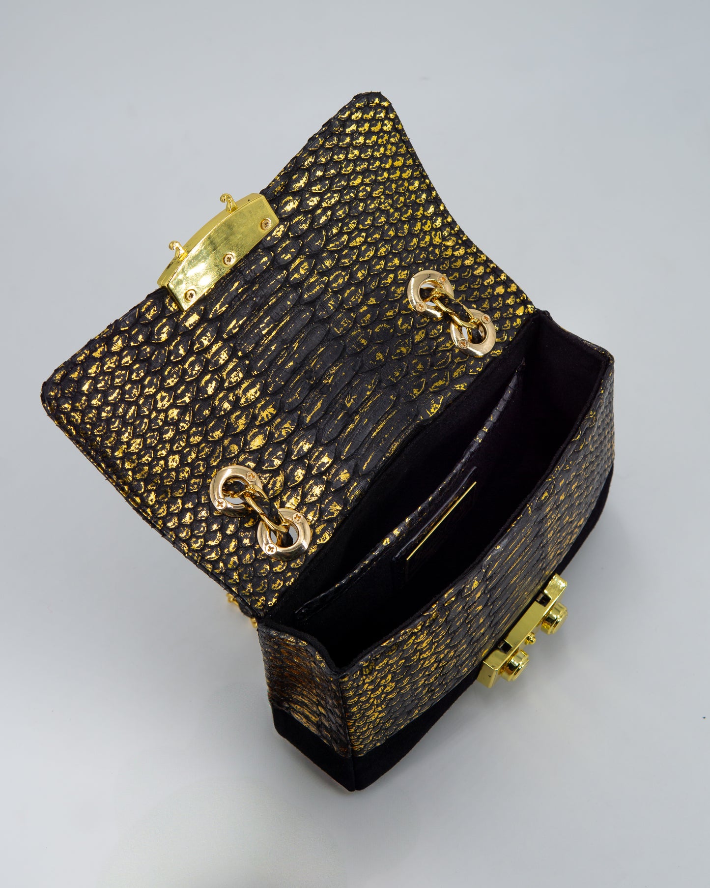 Noir Luxe Python